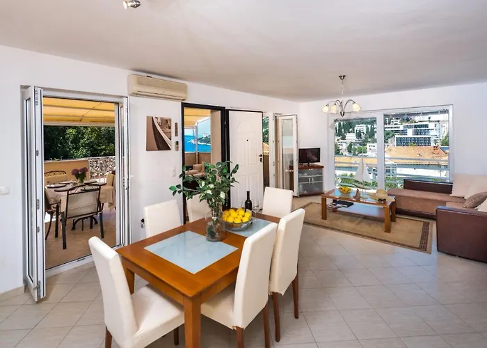 Sunset Terrace Apartment *